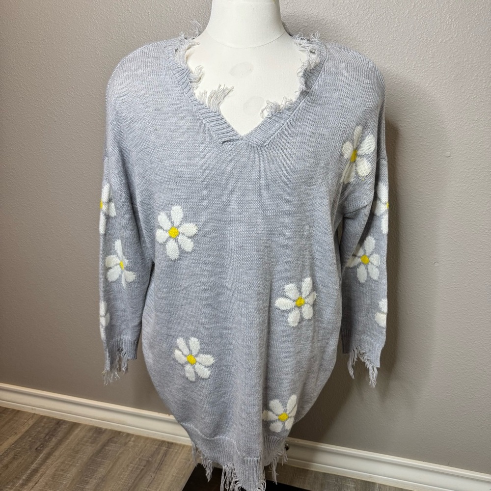 Elegant Gray Daisy V-Neck Sweater